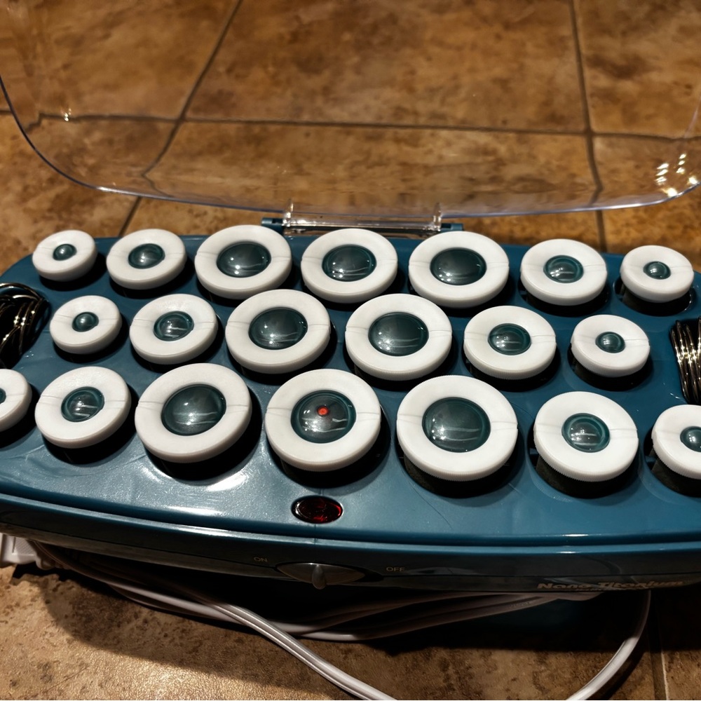 Blue Hair Roller Set
Babyliss Pro Nano Titanium
Used once box included - Picture 3 of 4
